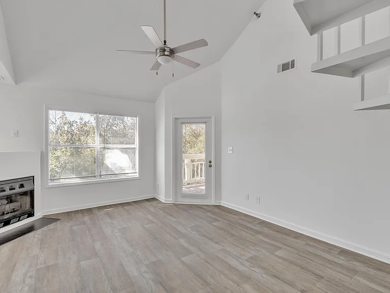 Cambridge Apartments — Photo 52