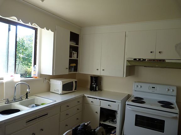 4th image of 4416 S 137th St