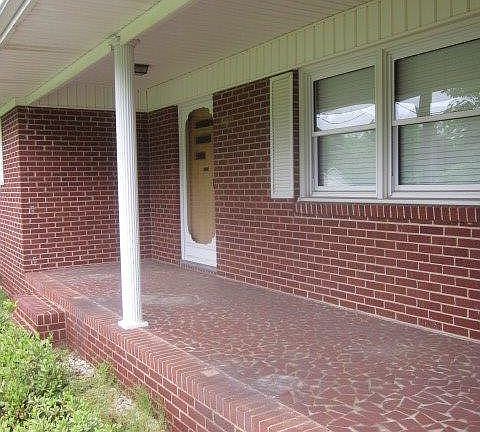 3rd image of 111 Sweet Water Dr
