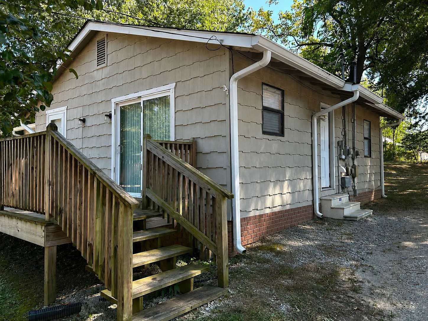 2 bed, 1.0 bath, 745 sqft, $800 — Photo 3