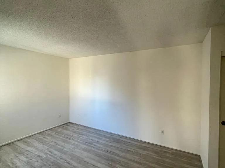 16961 Green Ln #5 — Photo 3