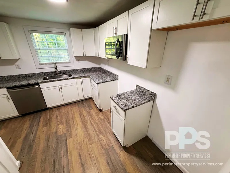 3 bed, 1.5 bath, 1677 sqft, $1,649 — Photo 2