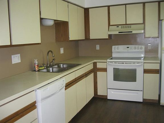 4th image of 914 White Birch Ln