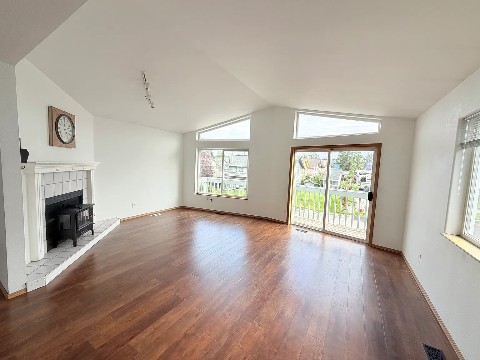 3 bed, 1748 sqft, $3,050 — Photo 2