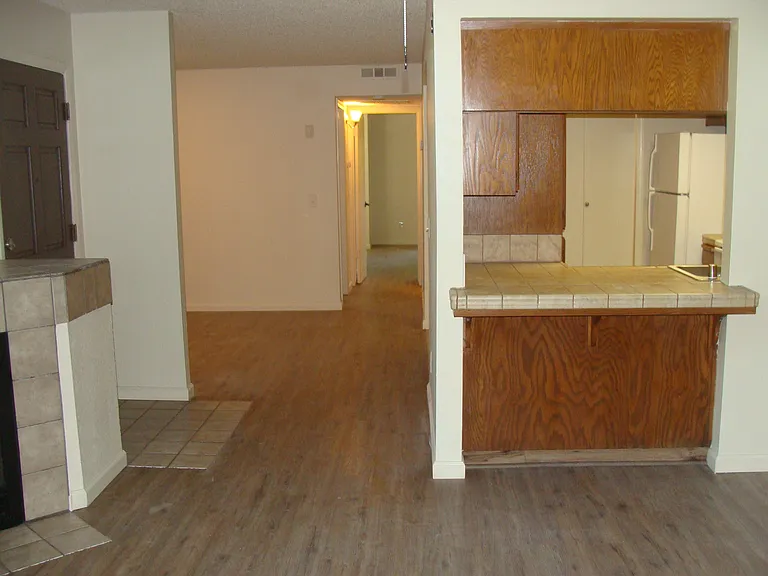 343 W Herndon Ave — Photo 6
