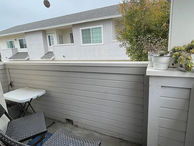 4933 Brighton Ave — Photo 2