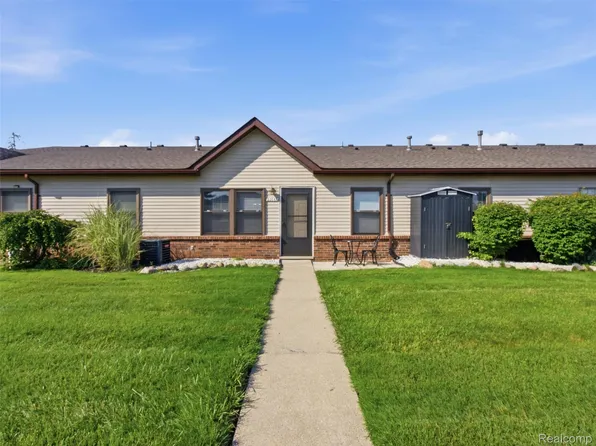 23648 Cottrell St, Clinton Township, MI 48035