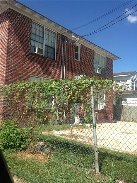 2nd image of 2255 Calder St