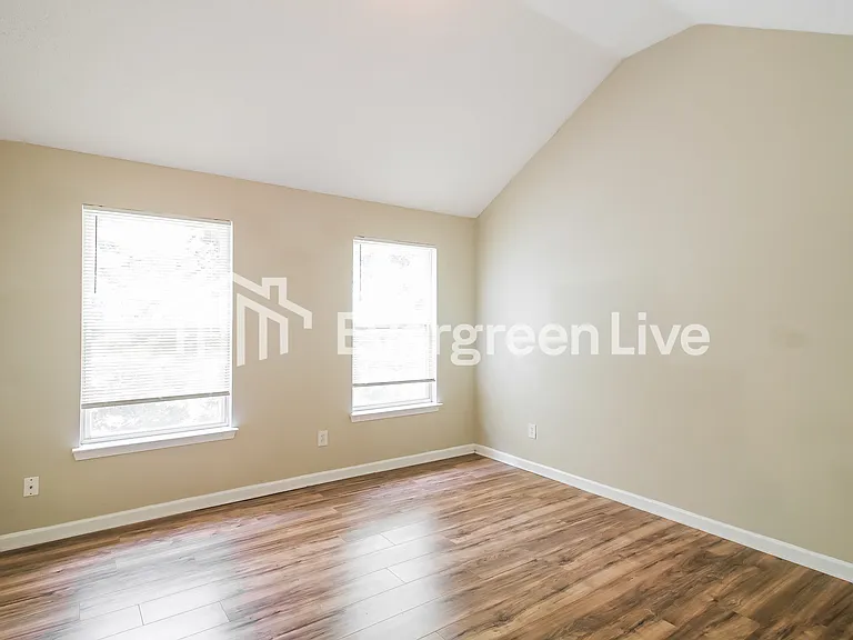 5565 Waverly Park — Photo 11