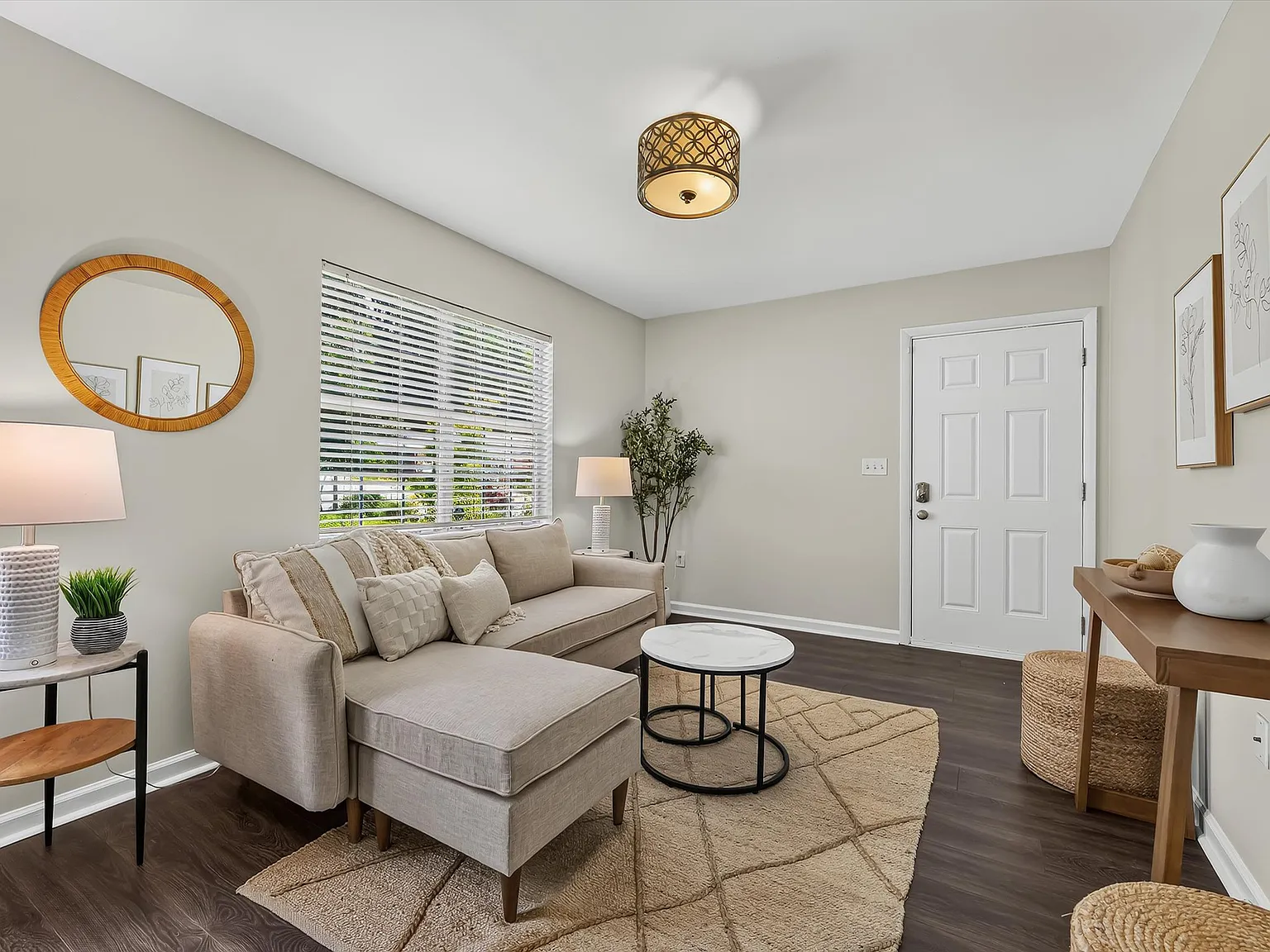 3 bed, 1.5 bath, 1036 sqft, $2,500 — Photo 3
