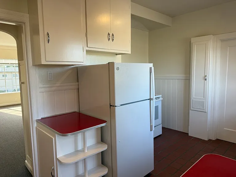 full kitchen with new stove and refrigerator