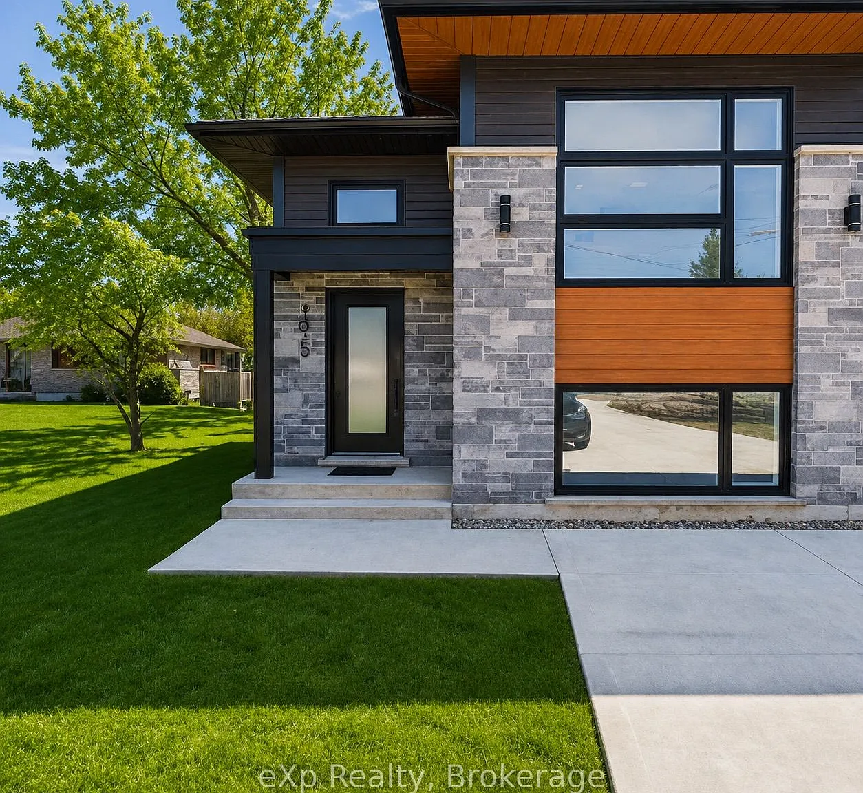 3 bed, $2,700 — Photo 1