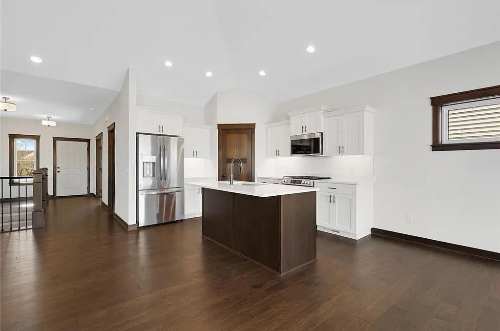4 bed, 2331 sqft, $3,750 — Photo 4