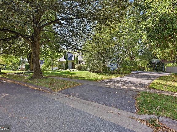 3rd image of 607 Berwick Rd