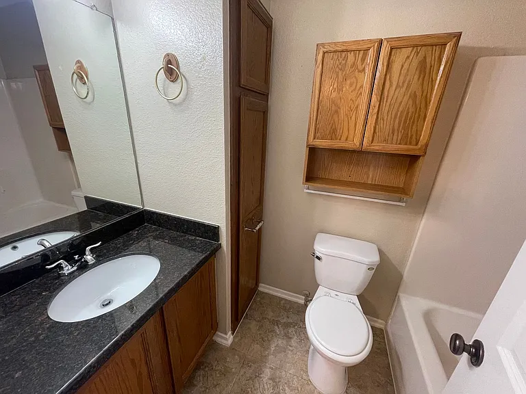 821 Loganwood Dr — Photo 13