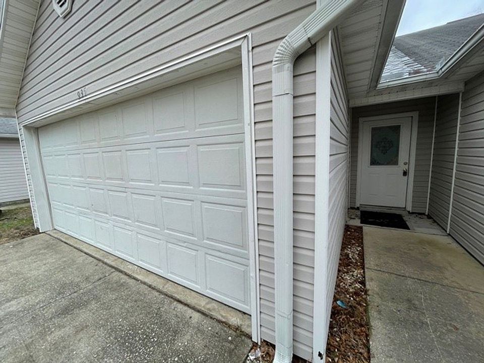1st image of 935 Tray Dr