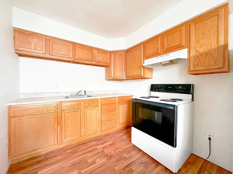 Village Shores Apartments — Photo 33