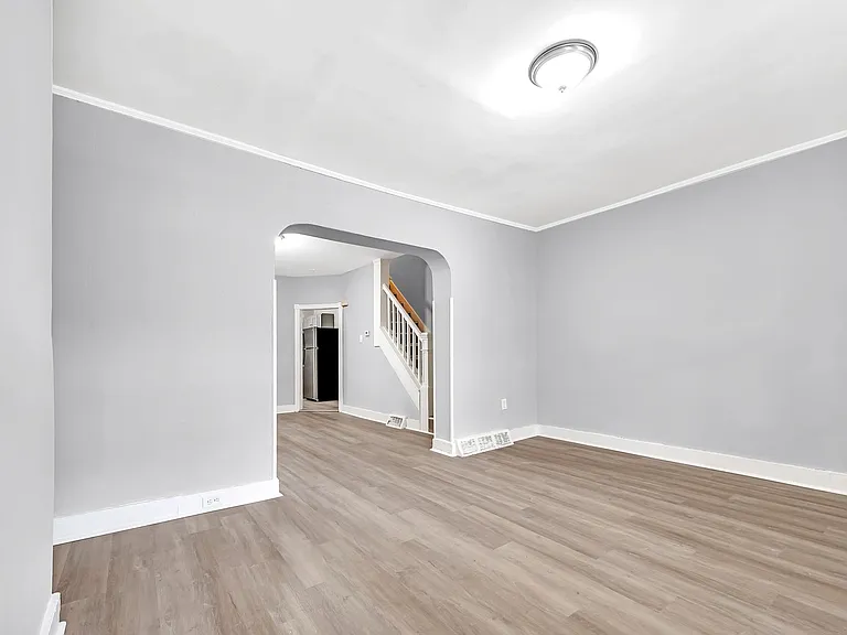 21 Adella Ave — Photo 6