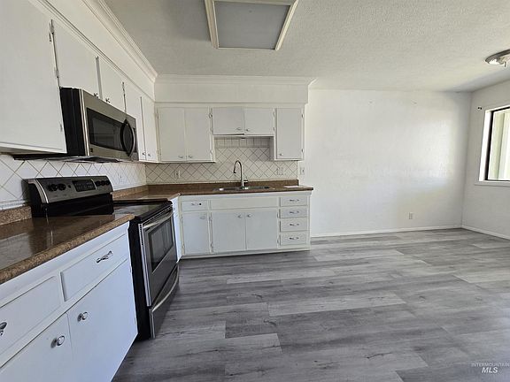 4th image of 346 N Conant Ave