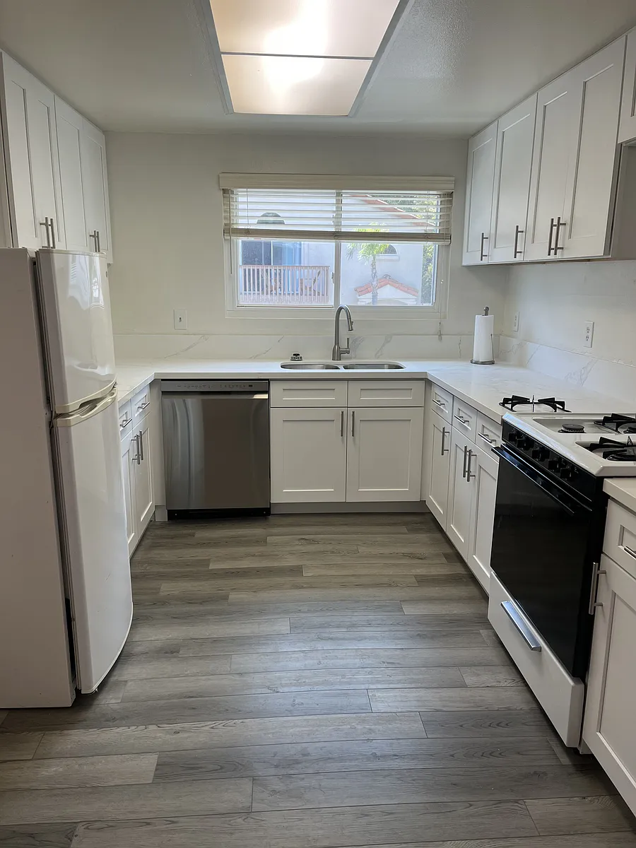 Building Photo - 4559 Cove Dr