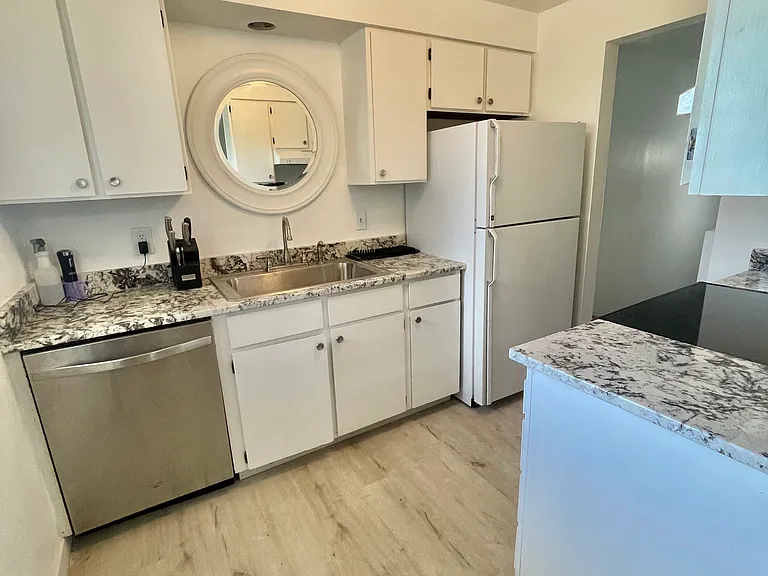 305 S Evergreen Rd — Photo 3