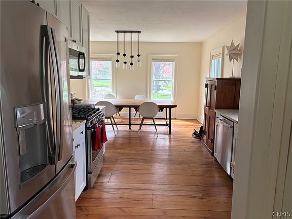 3rd image of 209 Warren St