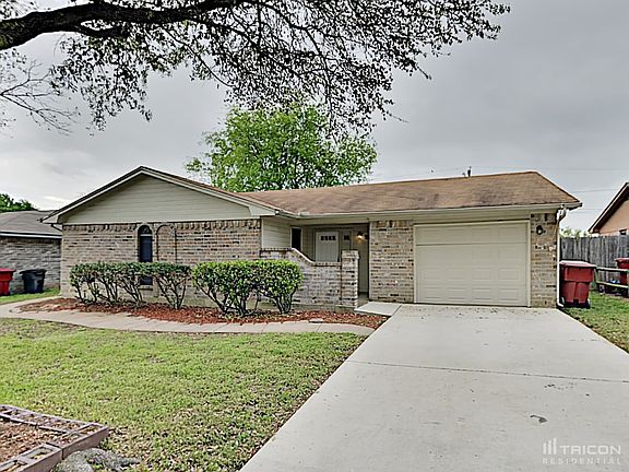 3rd image of 921 Loganwood Dr
