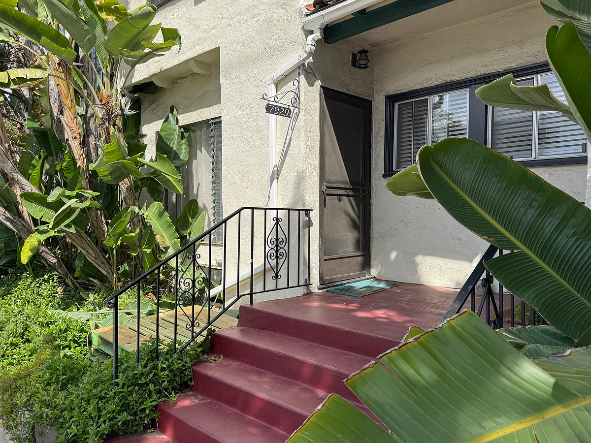 Building Photo - 7929 Waring Ave #7929