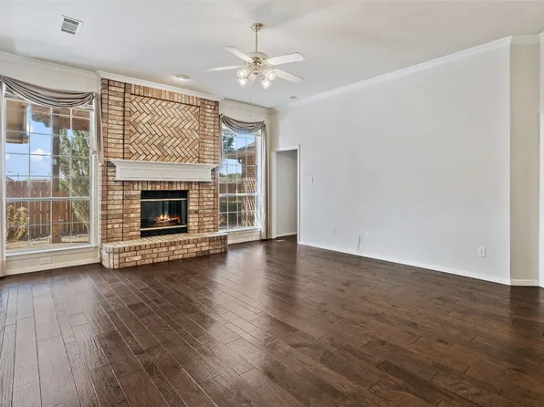2705 Crystal Glenn Cir, Hurst, TX 76054