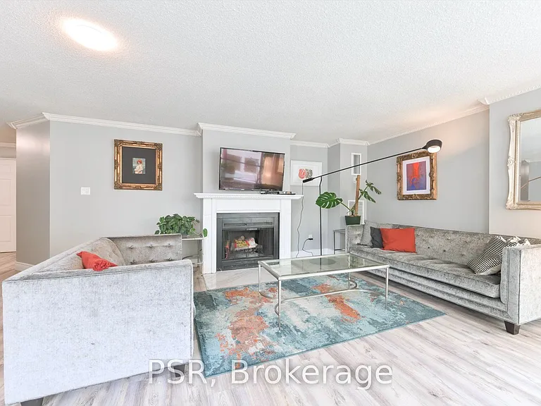 280 Simcoe St #1402 — Photo 1