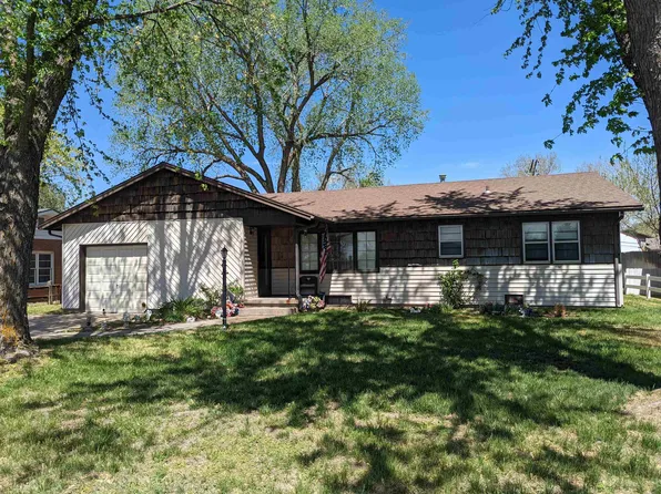 514 E 23rd Ave, Hutchinson, KS 67502