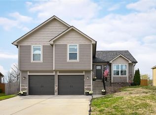 1305 SW Addie Ln, Grain Valley, MO 64029