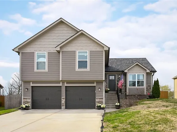 1305 SW Addie Ln, Grain Valley, MO 64029