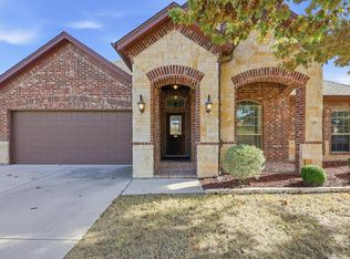 8916 Stone Top Dr, Fort Worth, TX 76179