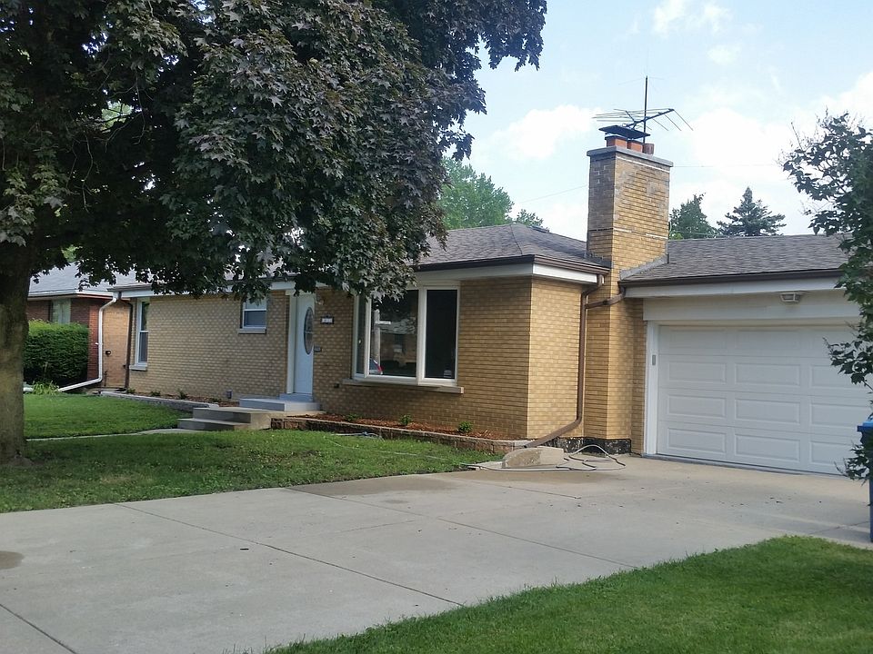 1st image of 10111 W Manor Dr