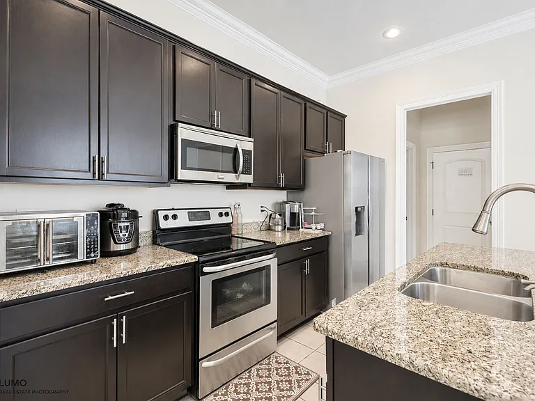631 Riverscape Dr — Photo 5