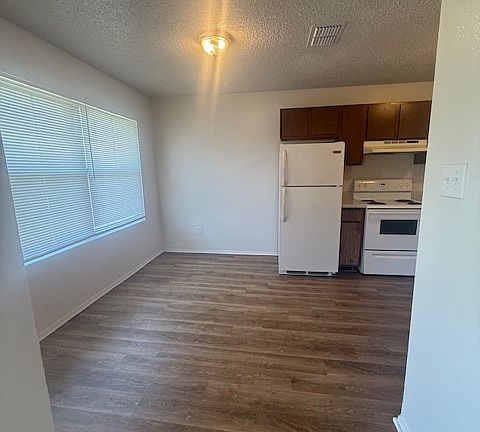 5th image of 106 Ladybird Ln Unit C