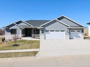 4401 Barnwood Ln, Dubuque, IA 52002
