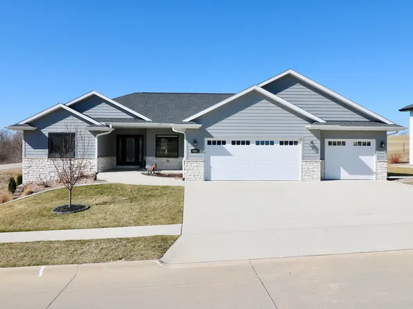 4401 Barnwood Ln, Dubuque, IA 52002