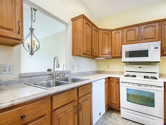 3rd image of 1454 Willow Ct