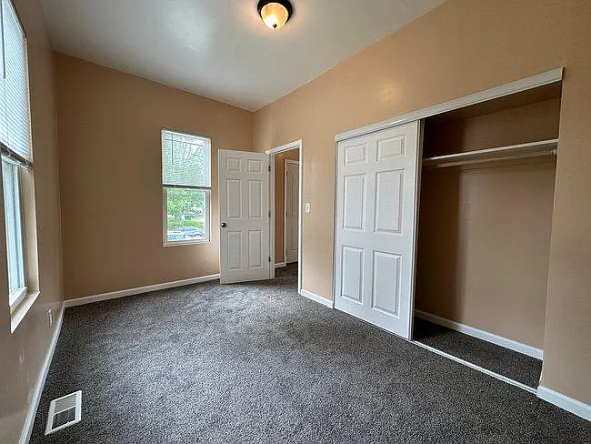 697 Allyn St — Photo 6