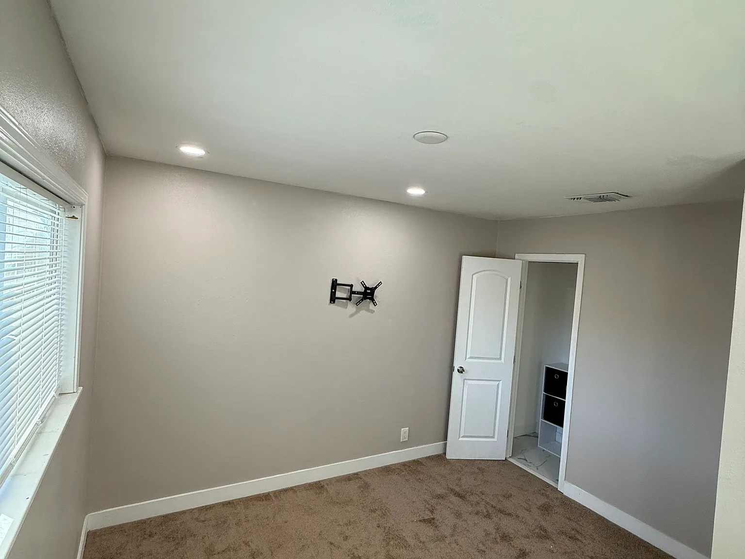 3 bed, 1014 sqft, $3,500 — Photo 3
