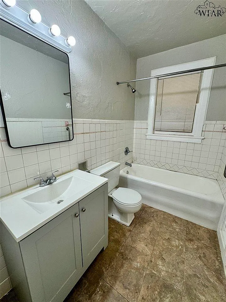 1 bed, 1.0 bath, 924 sqft, $695 — Photo 4