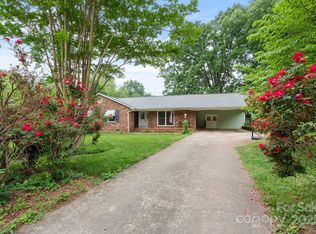 8903 Larchmont Cir, Charlotte, NC 28214