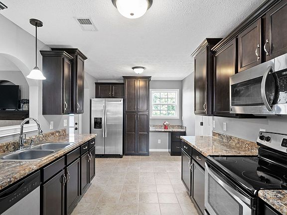 4th image of 1264 Morstead Dr