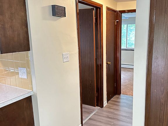 5th image of 322 Robert Dr #5