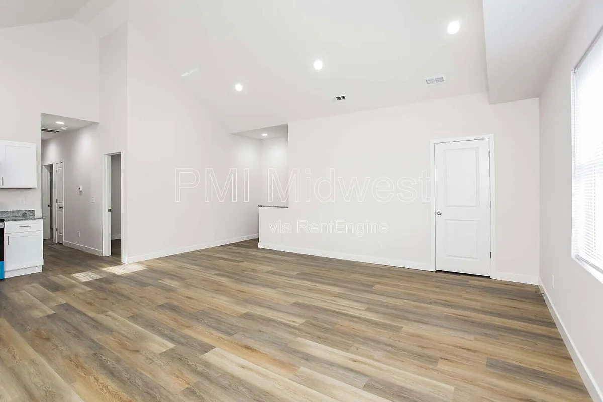Building Photo - 43 N Randolph St #A
