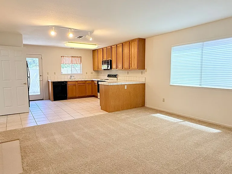 1126 Vista Pointe Cir — Photo 15