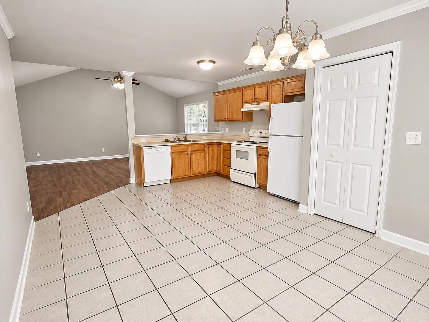 3 bed, 2.0 bath, 1661 sqft, $1,850 — Photo 4