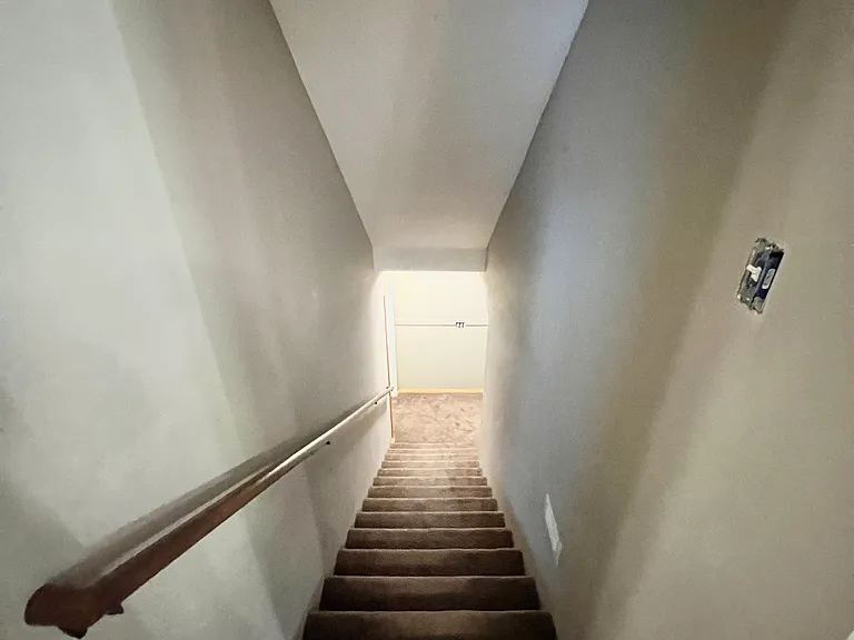 604 Harland Dr — Photo 17